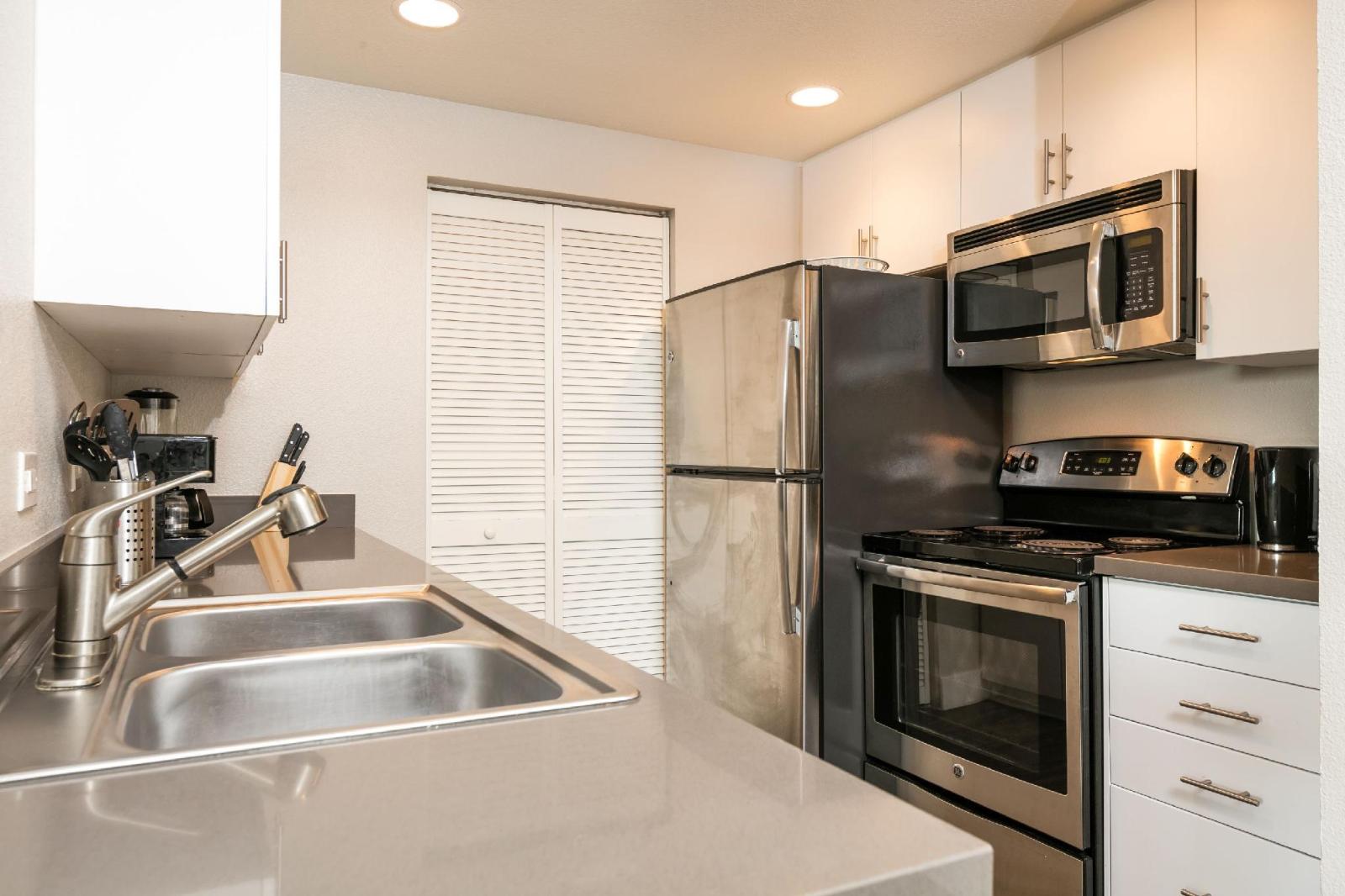 Hotel Style Furnished Suites in LA Beach Area Main image 2
